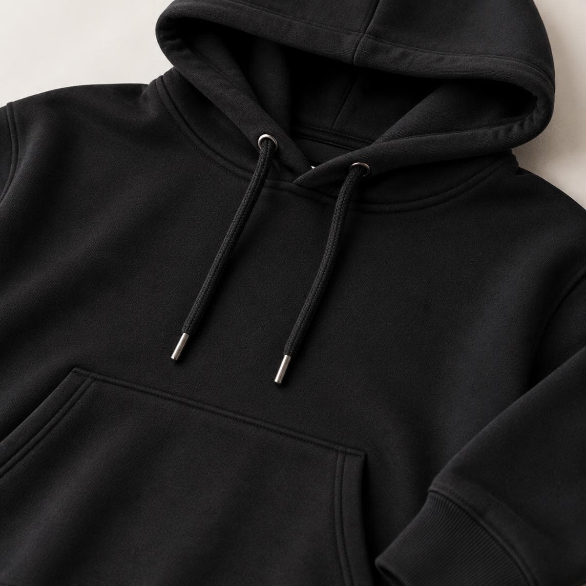 Capuz, cordão e bolso canguru da sweatshirt